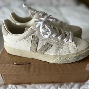 Veja Campo Extra-White, Natural Suede Sneaker